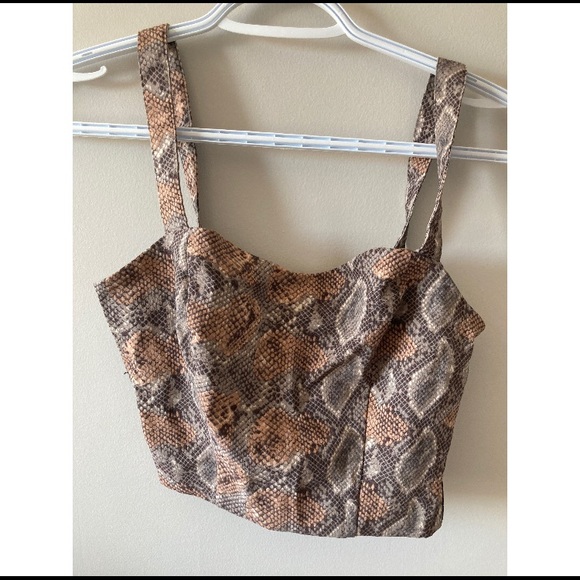 DYNAMITE SNAKE PRINT CROP TOP - Picture 3 of 6